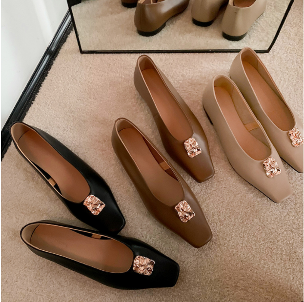 Fashionable Women's Flat Shoes with Metal Accents