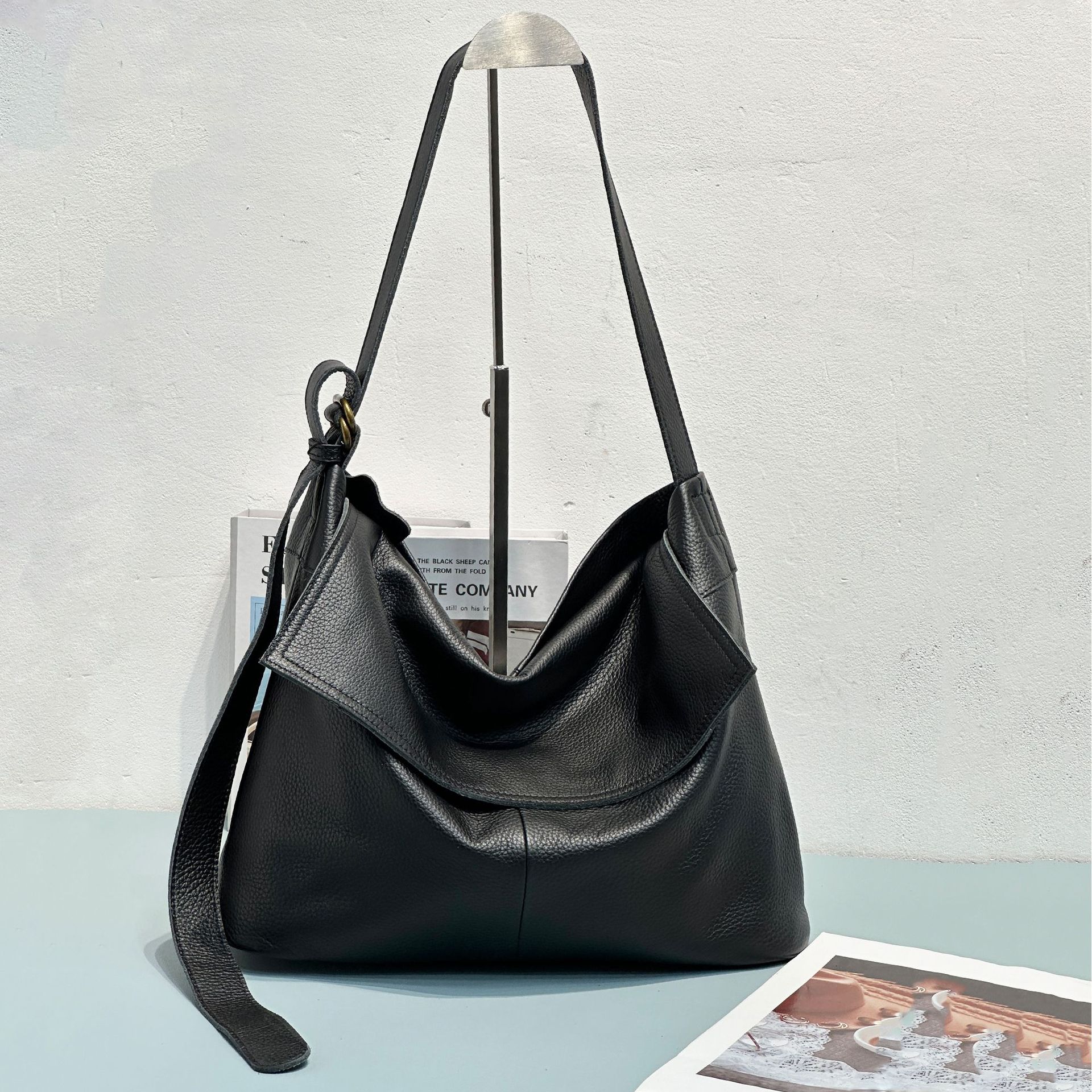 Stylish And Versatile Womens Shoulder And Crossbody Bag
