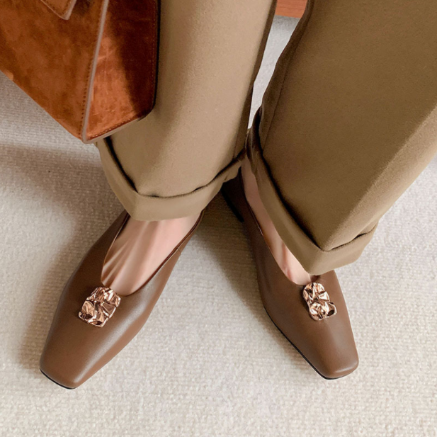 Fashionable Women's Flat Shoes with Metal Accents
