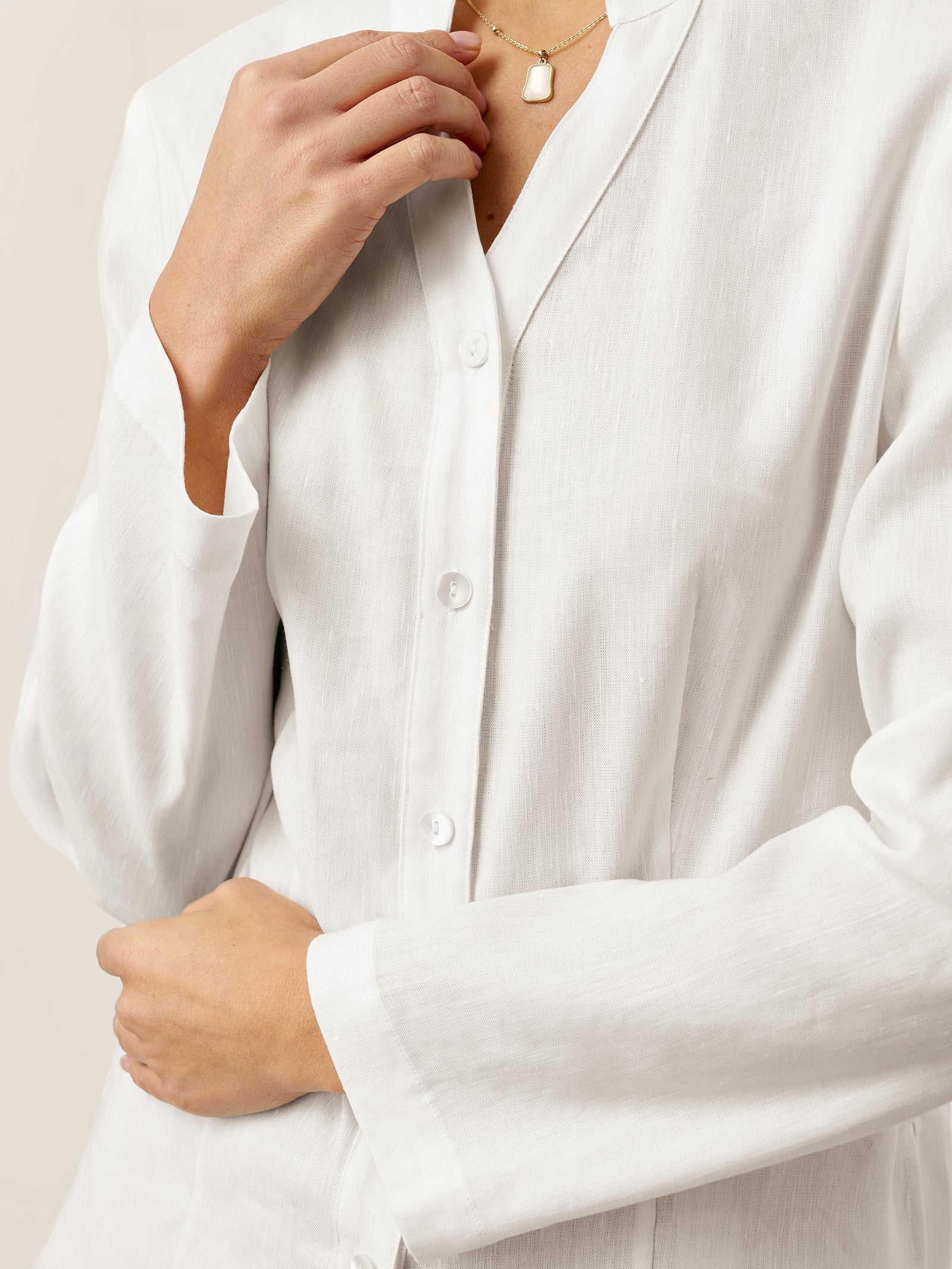 Linen-Lyocell Mandarin Collar Fitted Seam Shirt THORA