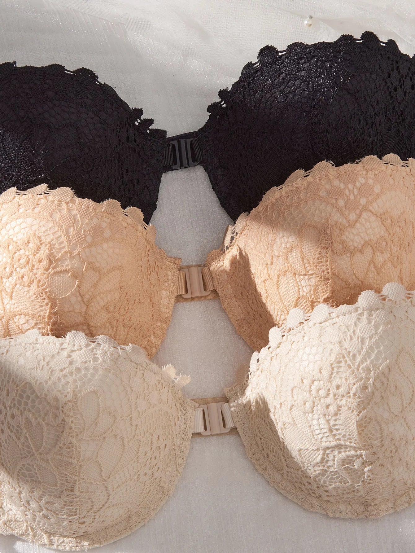 3Pcs Thin Cup Strapless Women's Sexy Bras Lace Trim Patchwork Pattern Front Clasp Push up Bra Comfortable Half-Cup Women's Bra
