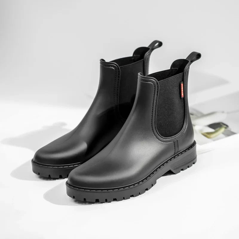 Women's short tube anti slip rain shoes, lightweight waterproof water shoes, fashionable Chelsea rain boots, PVC one-time moldin