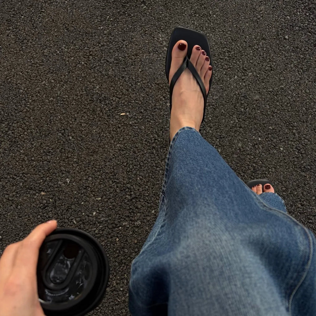 new Spring/summer/women pu slippers beach sandals outdoor wild fashion ladies square head flip flops