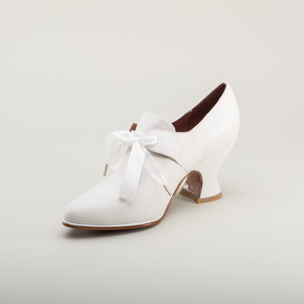 Pompadour 18th Century Leather Shoes (Ivory)